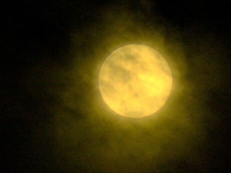 Maan.sluierwolken.