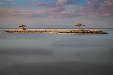 Balinese huisjes op eiland Sanur Beach