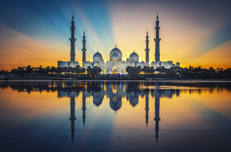Sjeik Zayed moskee in reflectie.