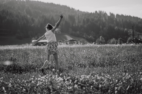 Dansen in het veld