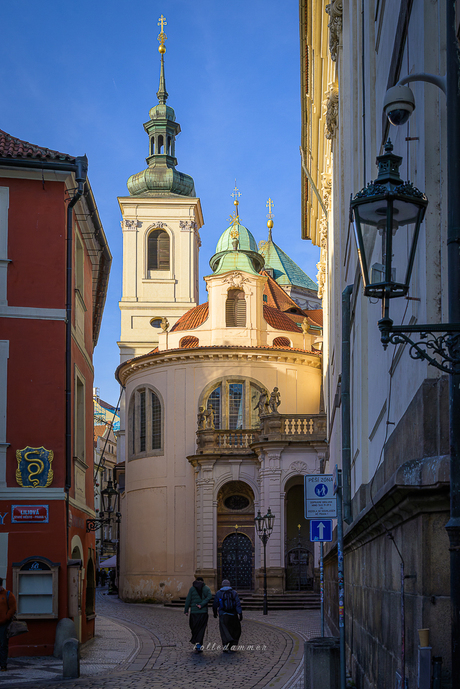 Praag in het ochtendlicht