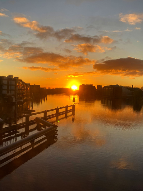 Zonsopkomst over de Zaan in Zaandam