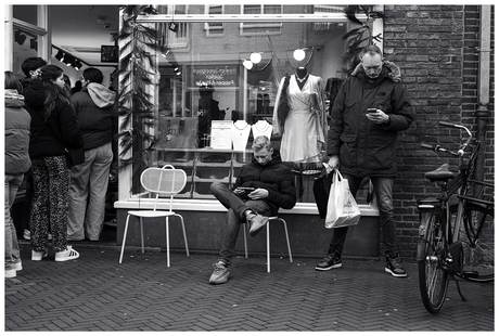 Wij wachten hier wel.