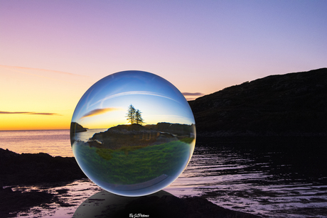 Floating Globe