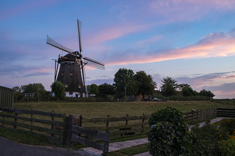 Molen bij boerderij