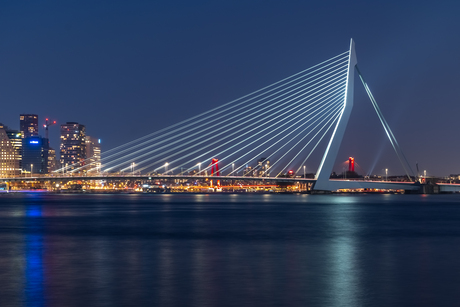 Rotterdam in de avond