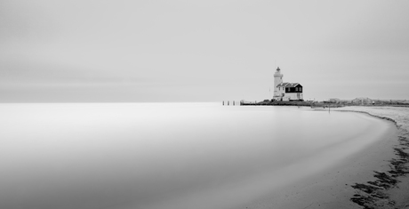 Het paard van Marken fluistert lang in uitersten.