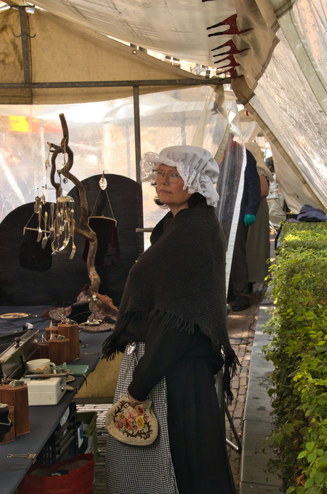 Schielijk kijkend op Historische markt