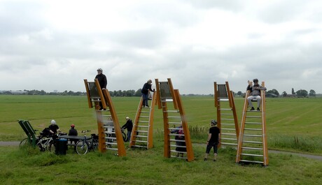 P1250621  Schipluiden Vlaardingse vaart  5 KLIM  stoelen  Duitse Toeristen  22 juli 2024  