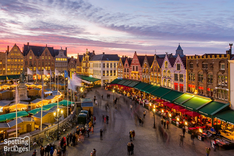 Kerstsfeer op de markt van Brugge