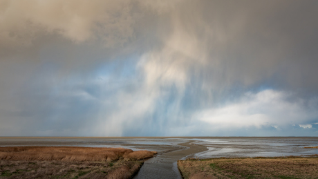 Sneeuwluchten boven het Wad