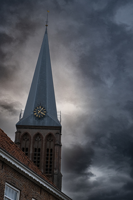 Dramatische kerktoren