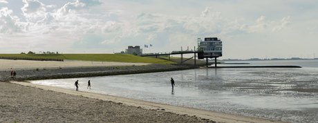 Delfzijl tijdens laagwater stand. 