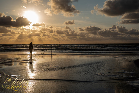 Avondvissen aan zee