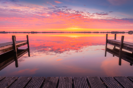 Symmetrie in avondgloed.