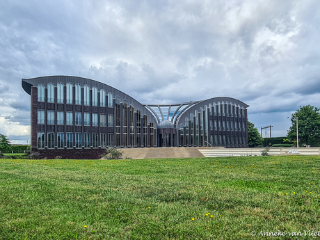 Voor het hoofdkantoor van glasvezelbedrijf Reggefiber,