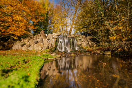De grote waterval in park Sonsbeek