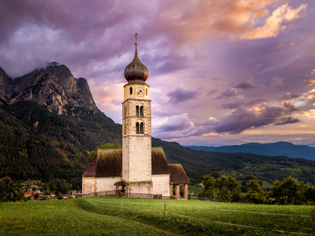 Avondlicht over St. Valentin, Dolomieten
