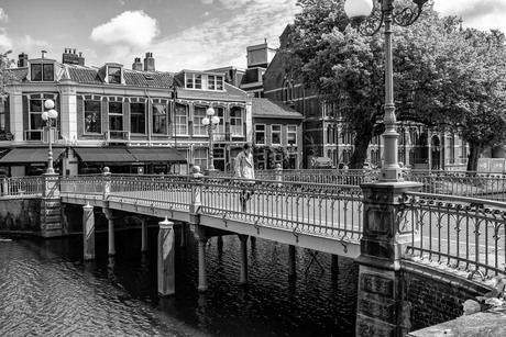 kom over de brug.