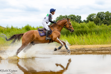 Eventing door het water