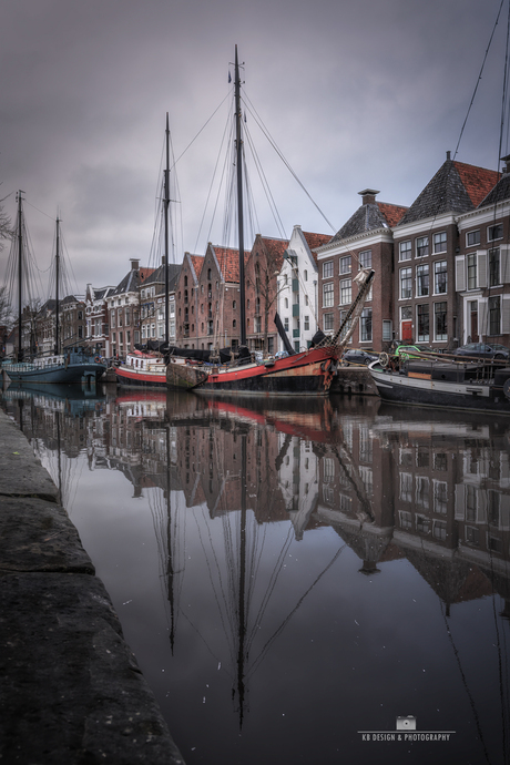 Oude tijden in de stad: boten en grachtenpanden