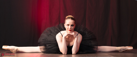 Balletdanseres in zwarte tutu