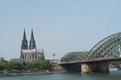 keulsedom met spoorbruggen
