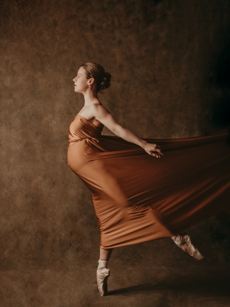 Pregnant ballerina 