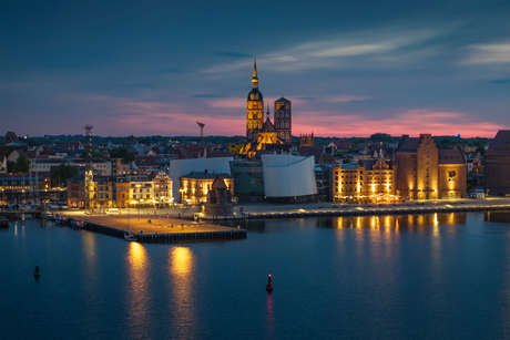Stralsund in het blauwe uur