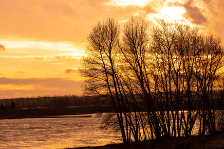 Heerlijke avondwandeling langs de waal