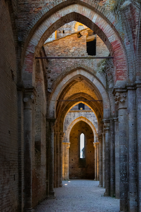 De abdij van San Galgano  door Paul Beckers