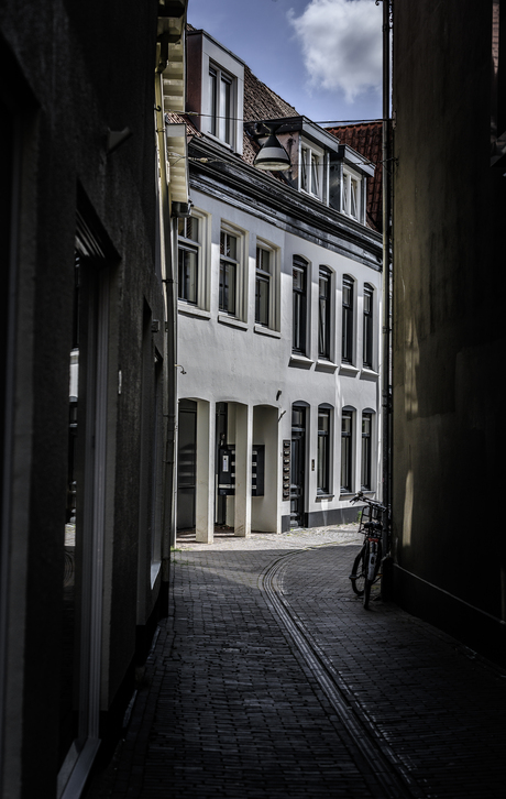 een steegje  naar het centrum