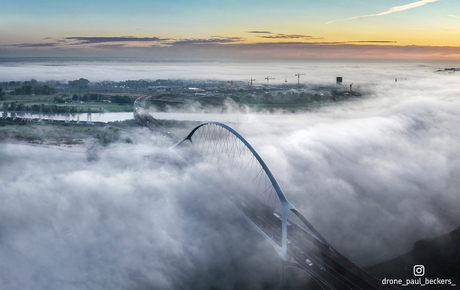De Oversteek in de mist