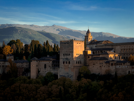 Alhambra in de avondzon