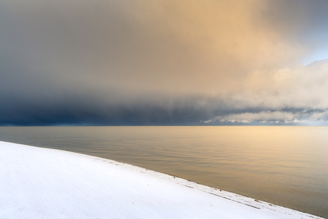 Winterse luchten boven het Wad III
