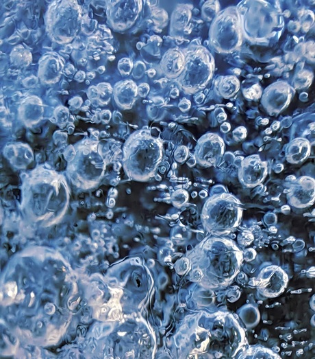 Luchtbellen in ijs