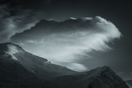 Enorme wolken boven de Mont Blanc