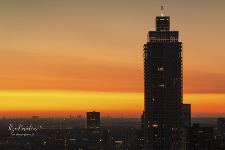 Zonsondergang achter Zalmhaventoren