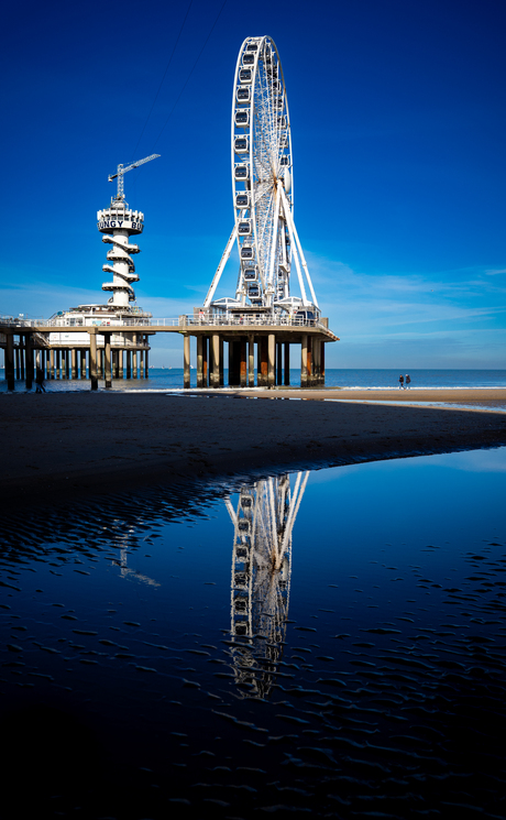 Weerspiegeling Reuzerad Pier Scheveningen