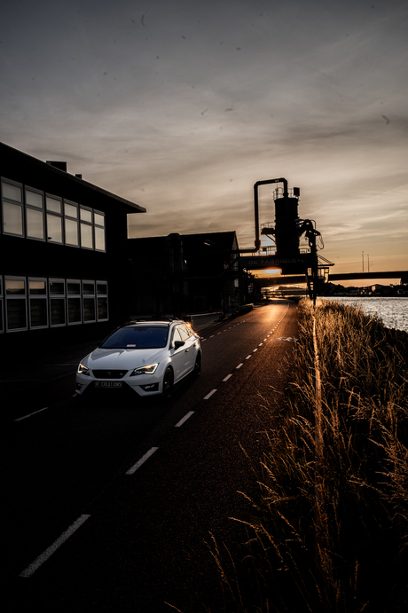 Auto fotoshoot Utrecht  bij zonsondergang 